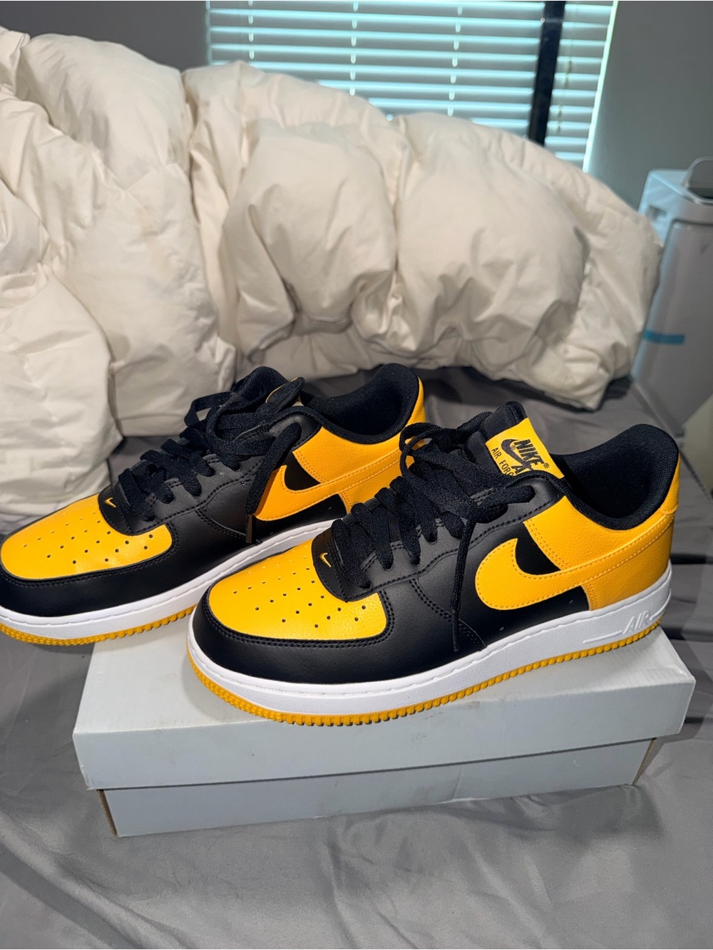Nike Air Force 1 Low Black University Gold White 2016 Men’s Size 8.5  rare
